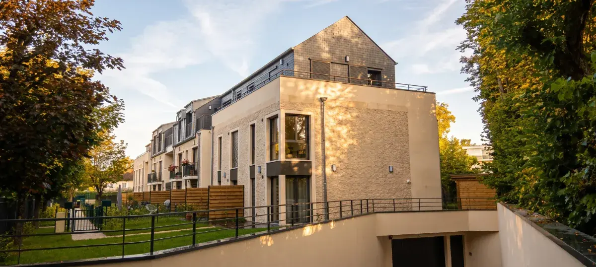 10 VILLAS DUPLEX ET 7 APPARTEMENTS